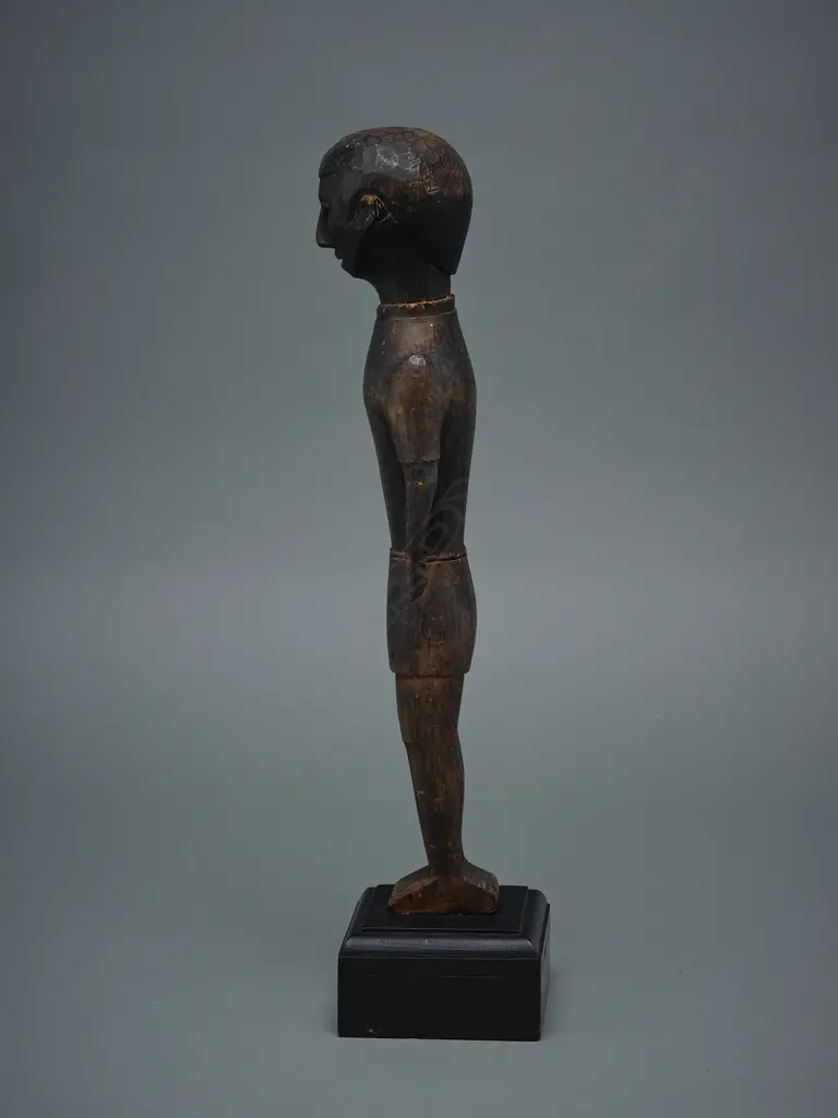 Indonesian wooden male figure, Image 1++